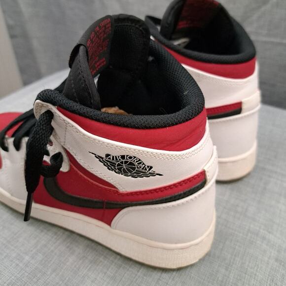 Nike Air Jordan 1 Mid GS size 4.5y 4.5 575441-123 RARE vi Carmine 2014 - Picture 5 of 15